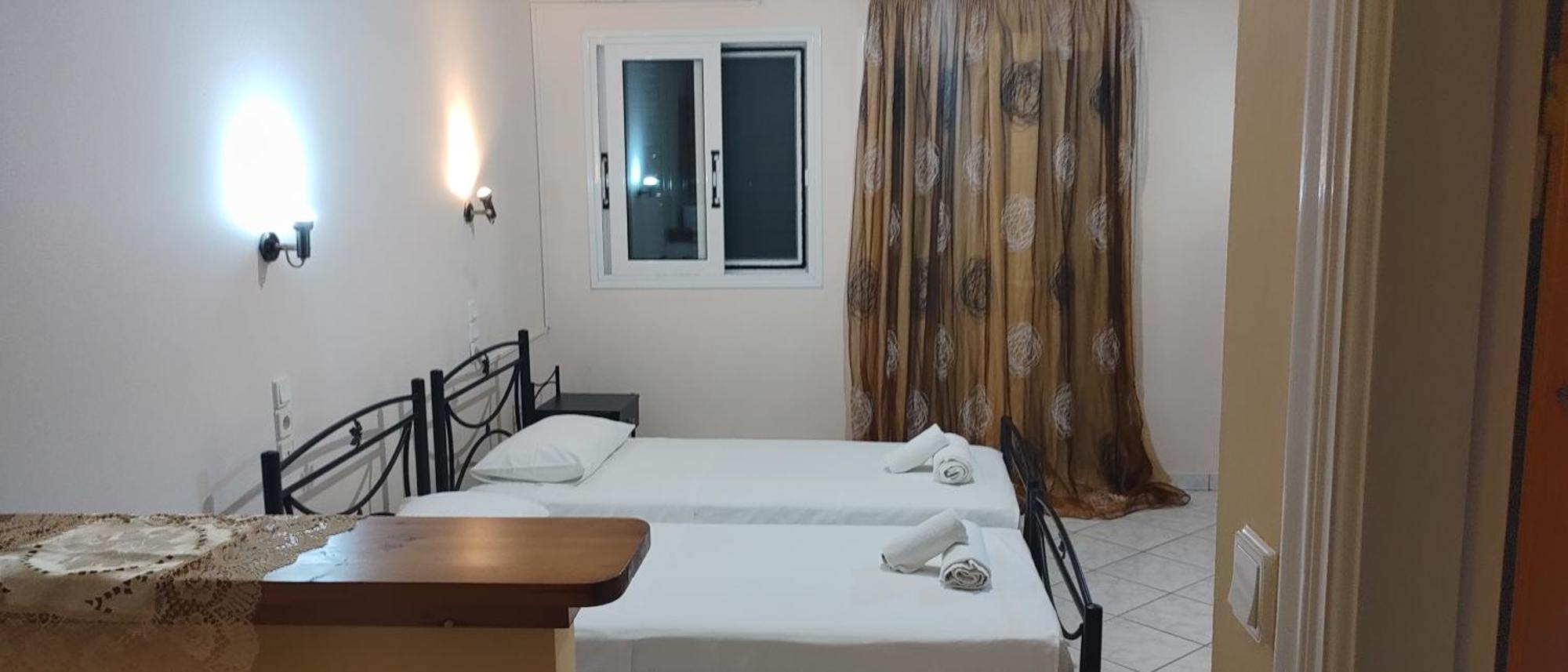 Gialos Yénion Habitación foto
