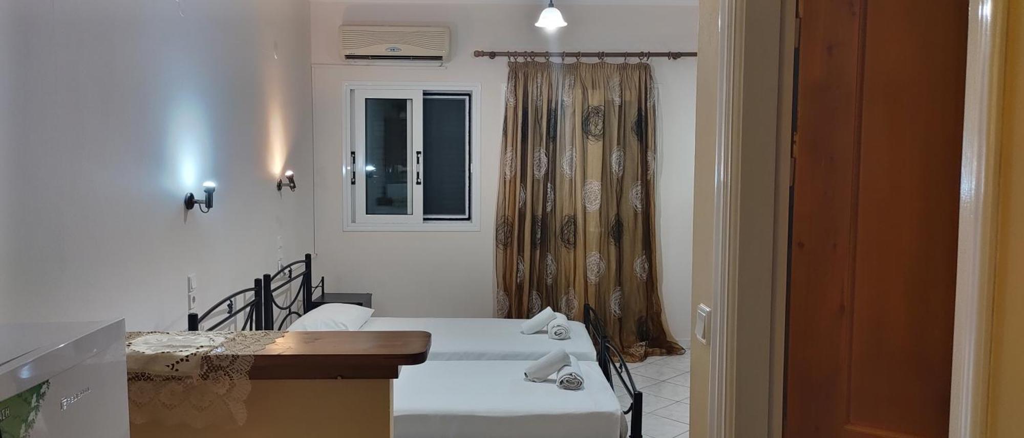 Gialos Yénion Habitación foto